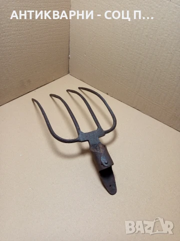 Соц Стара Ръчно Кована Вила За Сено Номер/1/., снимка 4 - Антикварни и старинни предмети - 51185079