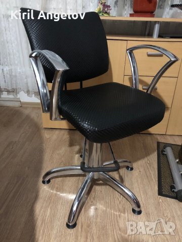 Висок клас фризьорски стол с висока крачна хидравлика