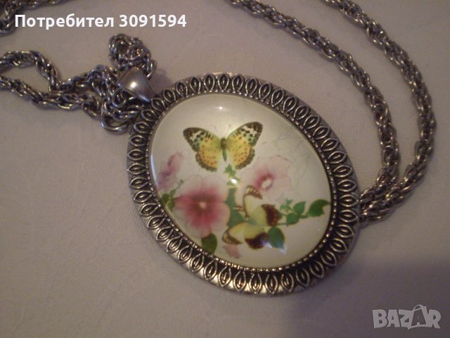 медальон винтидж стил пеперуда и цветя