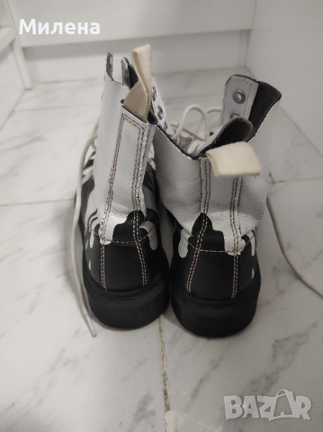 Дамски кубинки Dr. Martens, снимка 2 - Дамски боти - 44712803