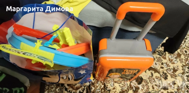 Подаряват се детски играчки за момче 