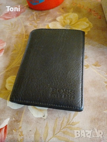 кожен портфейл за банкноти и още един чисто нови черния не е boss но е чисто нов, снимка 5 - Портфейли, портмонета - 53410119