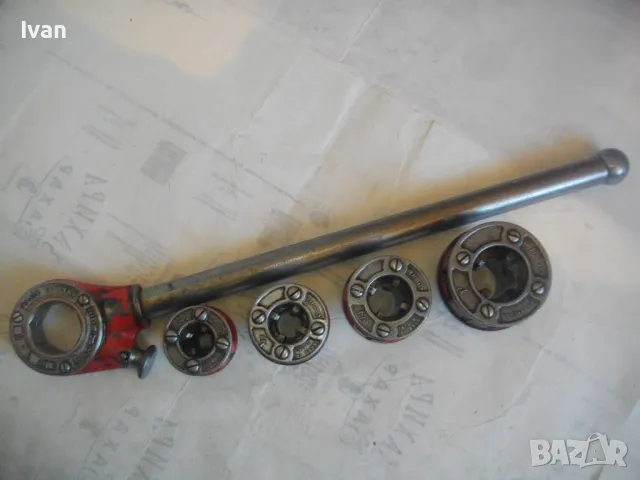 RIDGID MADE IN USA ПРОФЕСИОНАЛЕН РЕЗБОНАРЕЗЕН КОМПЛЕКТ ЗА РЕЗБИ ТРЪБИ 4ГЛАВИ ПАФТА ВИНТОРЕЗКА ПЛАШКА, снимка 4 - Други инструменти - 48048791