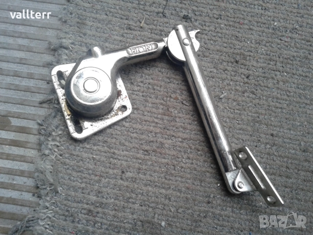 абажур.тротунетка,медали,зарядни филипс, снимка 9 - Други стоки за дома - 51963641