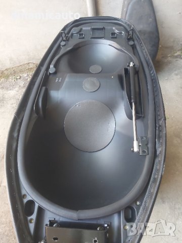 Седалка за Kymco Downtown 300 - 2010г., снимка 3 - Части - 41867836