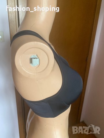 Дамски спортен сутиен Nike, размер 80B, снимка 2 - Спортни екипи - 40916609