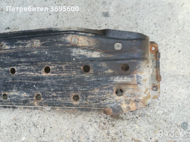 Nissan Navara Нисан Навара 2.5 ТД ламарина кора под резервоар, снимка 3 - Части - 41683818