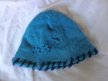 Синя поларена шапка