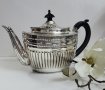 Посребрен чайник във Викториански стил Queen Anne., снимка 1