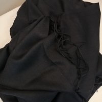 Черен шал Фин кашмир, снимка 2 - Шапки - 34644152