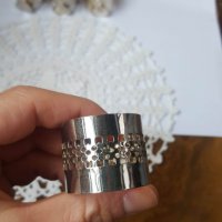 Красиви посребрени пръстени за салфетки от Англия , снимка 7 - Антикварни и старинни предмети - 39283945