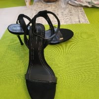 Черни сандали bershka , снимка 5 - Дамски обувки на ток - 42475106