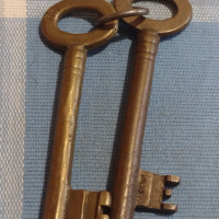 Два стари ключа от соца за брава за КОЛЕКЦИЯ ДЕКОРАЦИЯ БИТОВ КЪТ 29225, снимка 3 - Други ценни предмети - 44728054