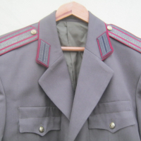 Офицерска куртка, снимка 2 - Антикварни и старинни предмети - 44834653