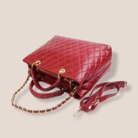 Стилна дамска чанта от естествена кожа в червено, снимка 2 - Чанти - 32880835