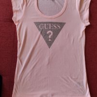 Тениска на GUESS в цвят праскова, снимка 1 - Тениски - 42418226