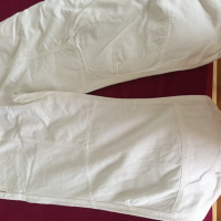 Бели панталони, снимка 2 - Къси панталони и бермуди - 36343607