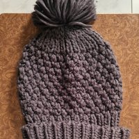 Дамска зимна шапка, снимка 1 - Шапки - 38721238