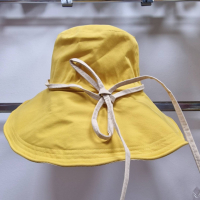 Красива дамска шапка с панделка в модерни нежни цветове, снимка 3 - Шапки - 44741589