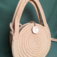 Продавам кръгла плетена дамска чанта, снимка 7 - Чанти - 34033278