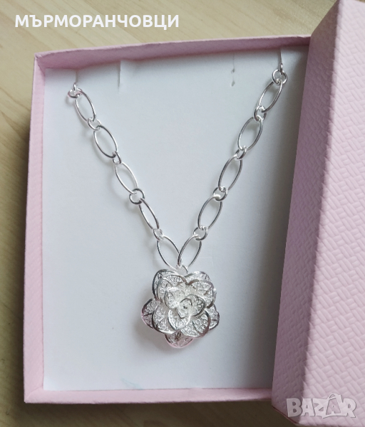 Ново, сребърно колие с масивно цвете. С подарък-луксозна, подаръчна кутия., снимка 1