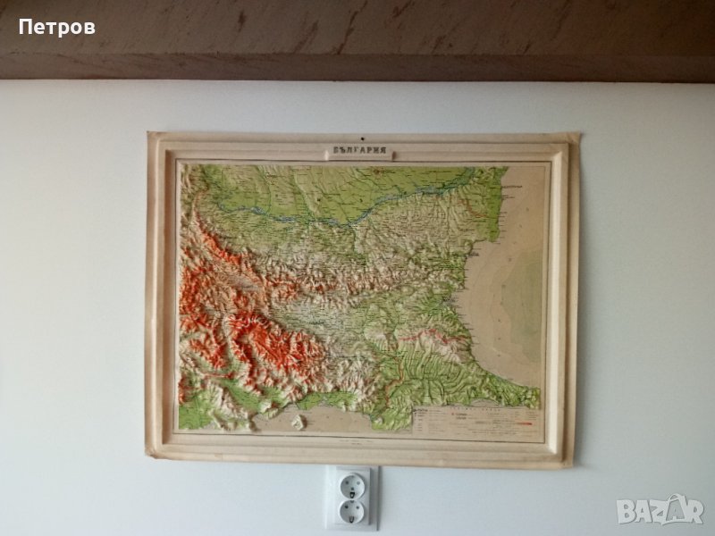 Продавам стара,релефна,географска карта на България--1966 година., снимка 1