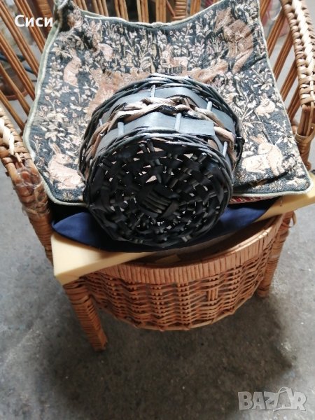 кошница плетена с два цвята , снимка 1