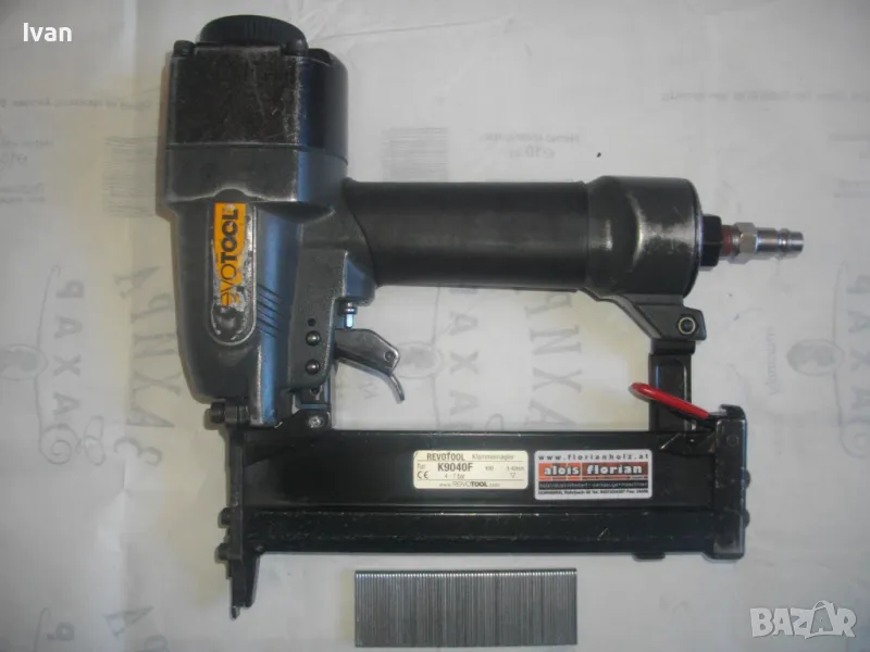 Немски Профи Пневматичен Дърводелски ТАКЕР за скоби 9-40мм REVOTOOL K9040F K90 Голям Масивен Отличен, снимка 1