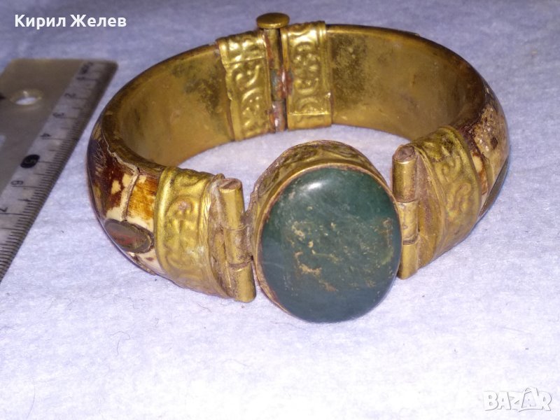 СТАРА БРОНЗОВА СКЪПОЦЕННА ТИБЕТСКА ГРИВНА с КАМИЛСКА КОСТ и ГОЛЯМ КАМЪК ШЛИФОВАН ЗЕЛЕН НЕФРИТ 38324, снимка 1