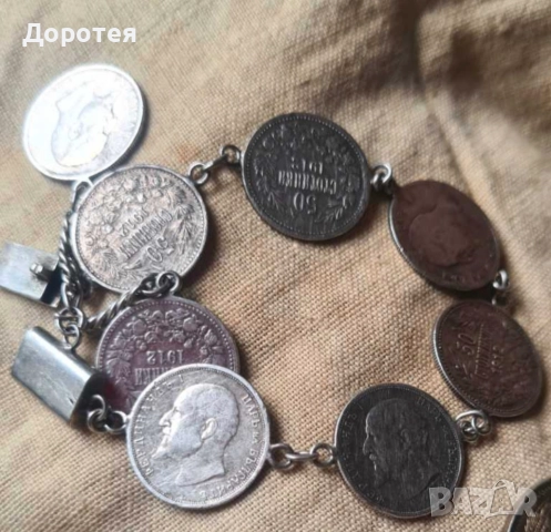 Стара гривна от сребърни монети, снимка 1