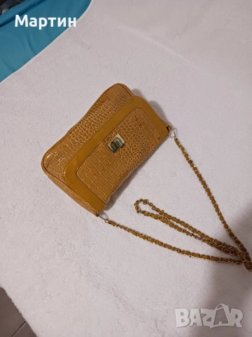 Лачена жълта чанта, снимка 4 - Чанти - 53660907