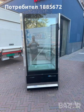 Сладкарска хладилна витрина ISA Cristal Tower