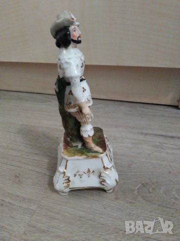 порцеланова статуетка-мускетар, снимка 4 - Други ценни предмети - 40530252