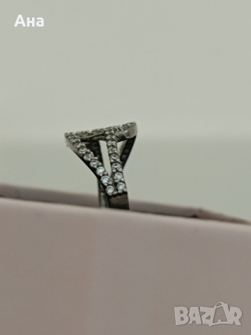 Красив сребърен пръстен обсипан с камъни ЖБ3, снимка 1 - Пръстени - 44697329