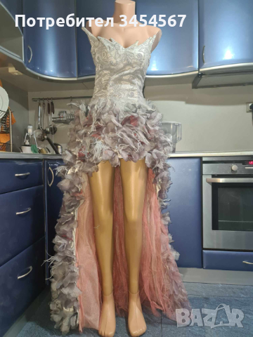 Официална рокля с пера, снимка 2 - Рокли - 44652356