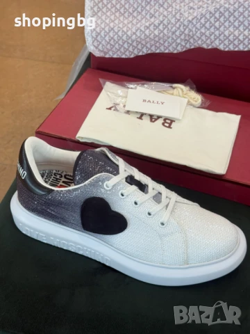 Дамски сникърси Love Moschino JA15244  259 лв., снимка 3 - Кецове - 51063473