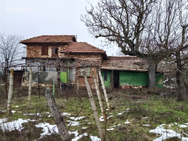 Продавам Вила