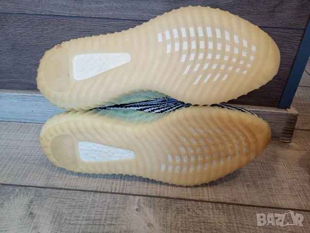 Adidas Yeezy boots 350 V2 Zebra маратонки номер 45 и 1/3 стелка 28,5 см , снимка 4 - Маратонки - 51402307