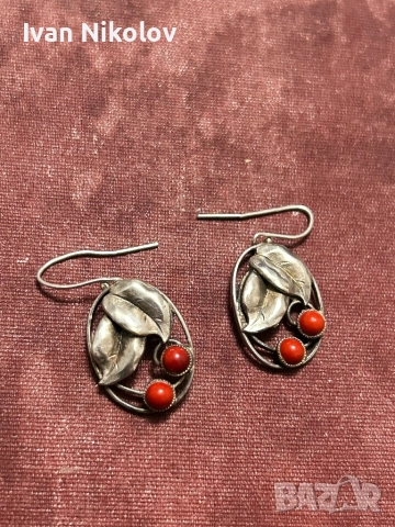 Сребърни обеци с естествен корал