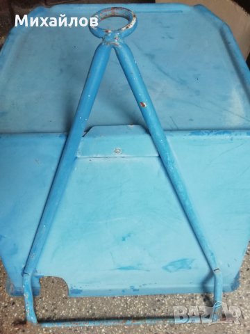 Продавам капак за двигателя - Вартбург - за лодка Нептун