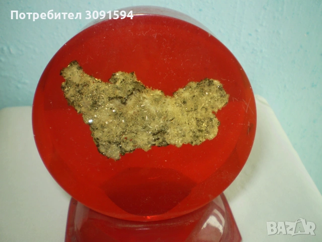 Стара рядка уникална руда в червен луцит с вградена руда , снимка 8 - Антикварни и старинни предмети - 53736552