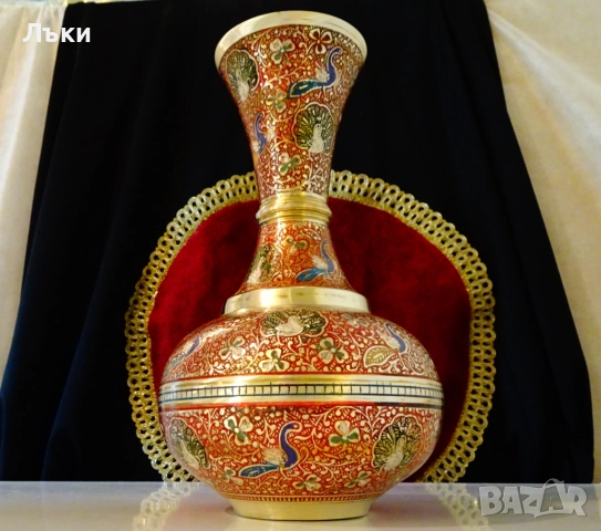 Приказна бронзова ваза,цветен клетъчен емайл,пауни,цветя. , снимка 2 - Вази - 51476683