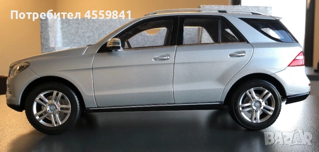 1:18 Mercedes-Benz ML-Klasse Minichamps Модел За Колекционери!, снимка 5 - Колекции - 53771226