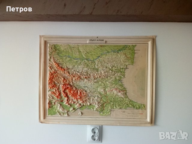 Продавам стара,релефна,географска карта на България--1966 година.