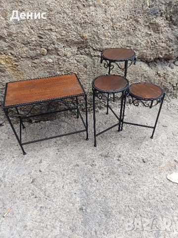 Цветарник ,дърво и метал