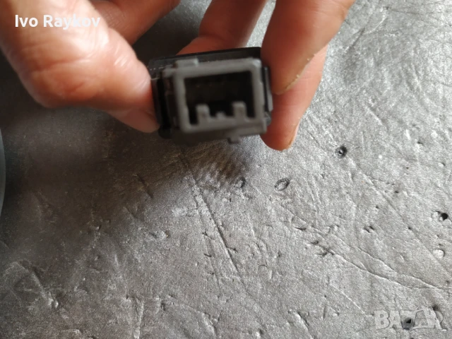 Копче светлини за Тойота Аурис. 8415202040 , снимка 2 - Части - 51052446