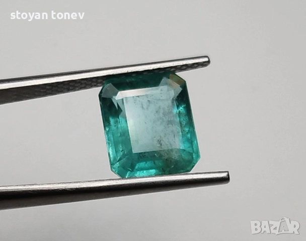 Балансиран изумруд в искрящо зелено 1.88кт. ! Сертифициран! Нов!, снимка 8 - Други - 52745585
