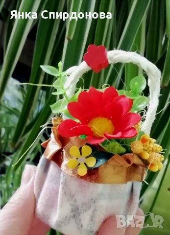 Кошнички с цветя