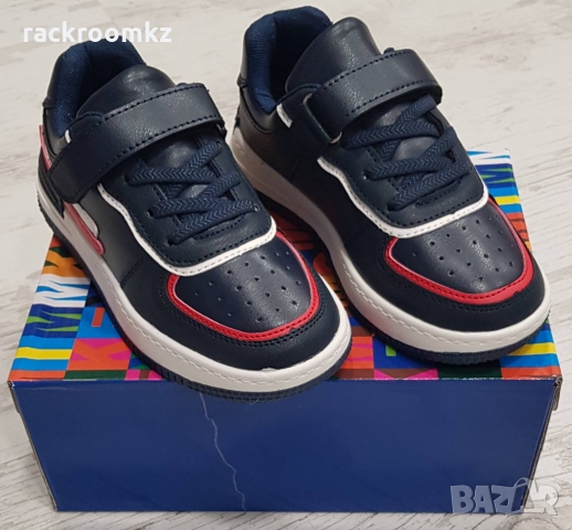 Детски кецове с лепенка с син цвят