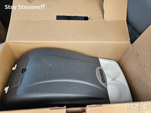 Електрическа хладилна чанта Halfords 8L – 12V за автомобил, снимка 2 - Хладилни чанти - 55961953